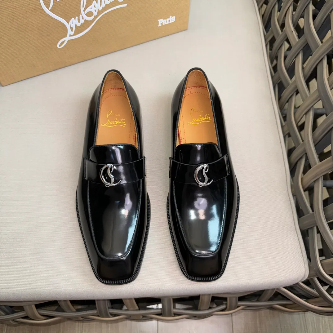 [CL red-soled shoes] Top P: 1020💰 Size 39-44 (⚠️38.45.46 custom-made, non-refundable and non-exchangeable) 🆑High-end men's business formal leather shoes, classic red-soled shoes | Fabric: Original imported first-layer cowhide, iconic rivet decoration | Lining: water-dyed cowhide lining Outsole: red cowhide outsole imported from Italy Brand: Christia*.Loubouti* 🆑 High-end men's business dress shoes | classic red soled shoes | Upper: original imported first layer cowhide iconic rivet decoration | Linning: Water dyed cow skin inner Outsole: red cowhide outsole imported from Italy Size: 39-44 (38.45.46 customized) Brand: Christia*.Loubouti*